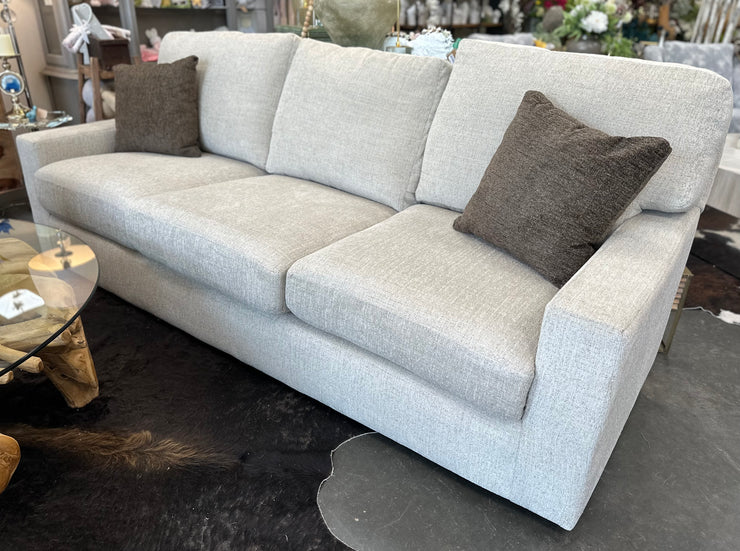 95" SOFA IN LINEN AND CAROB